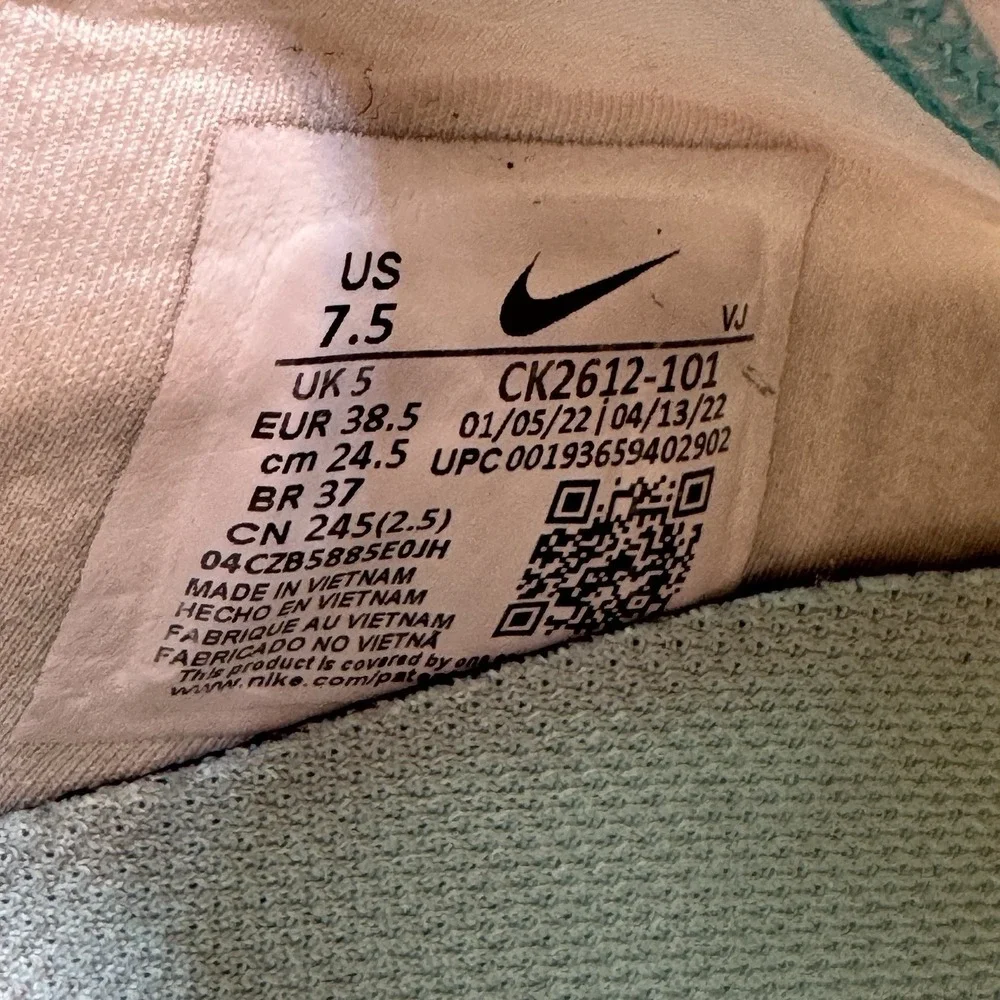 Nike Air Max 2090 Aurora Green CK2612-101‎ Women's Size 7.5